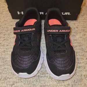 Size 9 toddler black under armour sneakers
